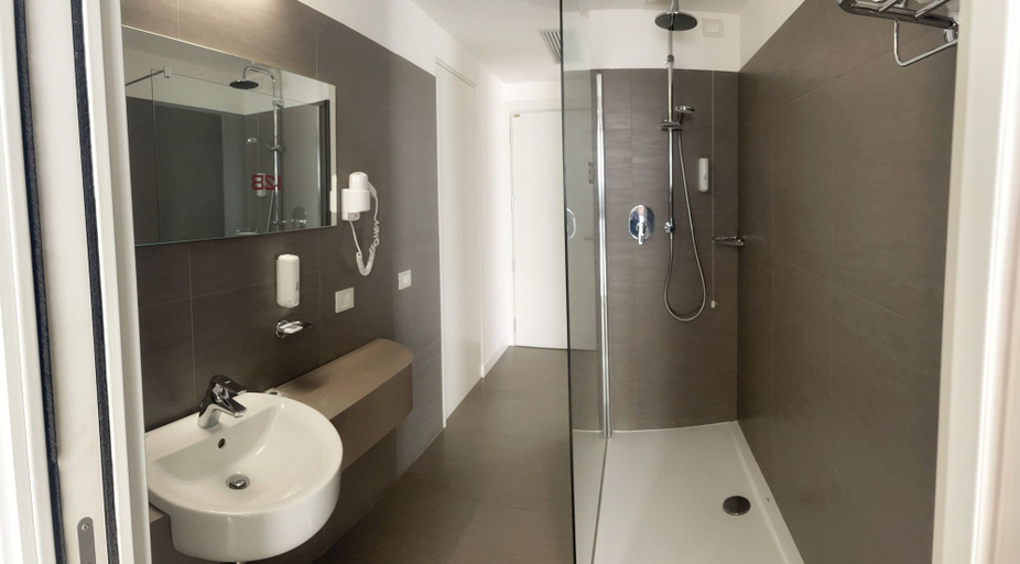 Bathroom 3, Hotel Arlecchino, Ascoli Piceno