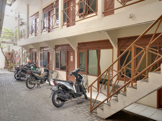 Exterior & Views 2, Super OYO 591 Mn Residence Syariah, East Jakarta