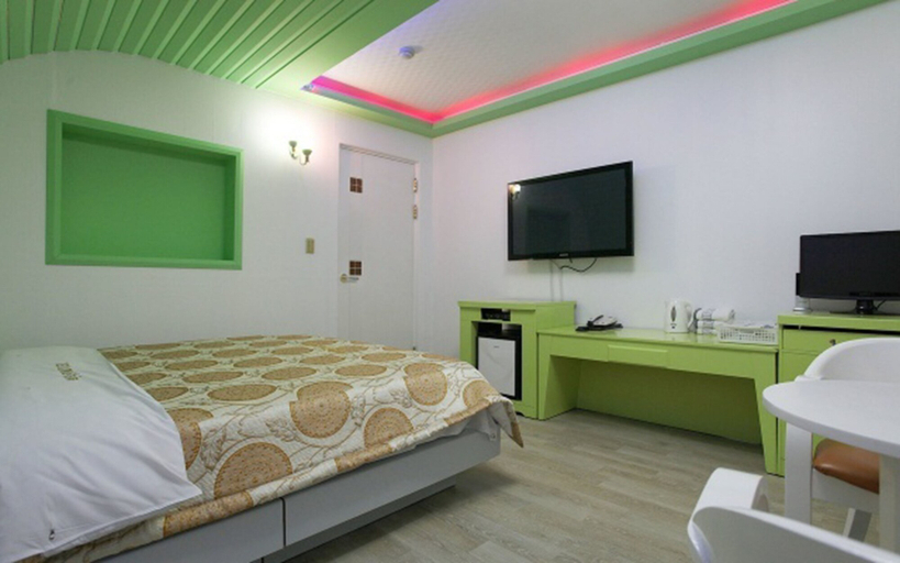 Bedroom 2, Whitehouse Motel, Seosan