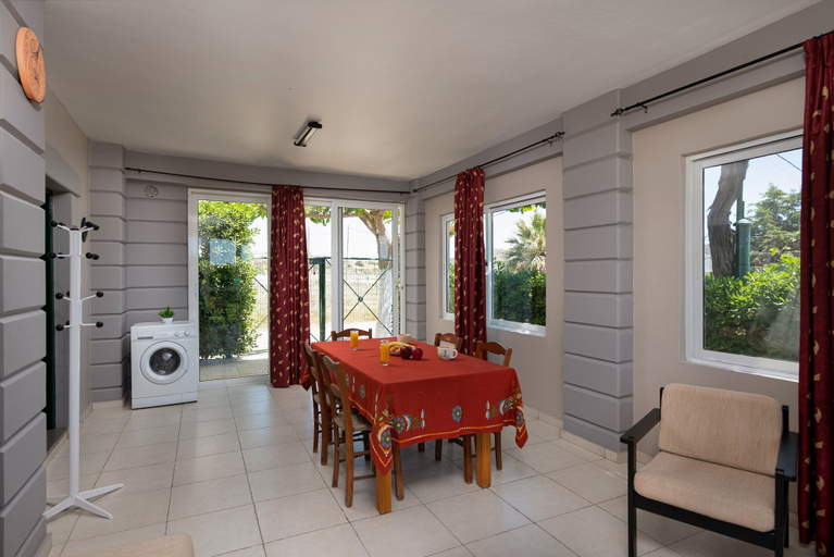 Living area 3, Petrakis Maisonette Near The Sea, Faistos