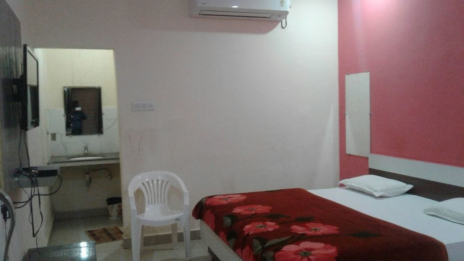 Bedroom 3, Hotel Rajvansh, Narsimhapur