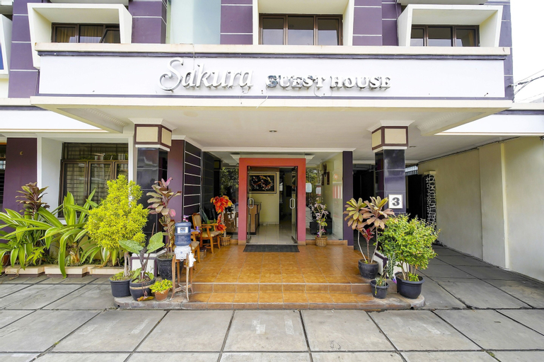 Exterior & Views 2, Collection O 91297 Hotel Sakura, Bandung