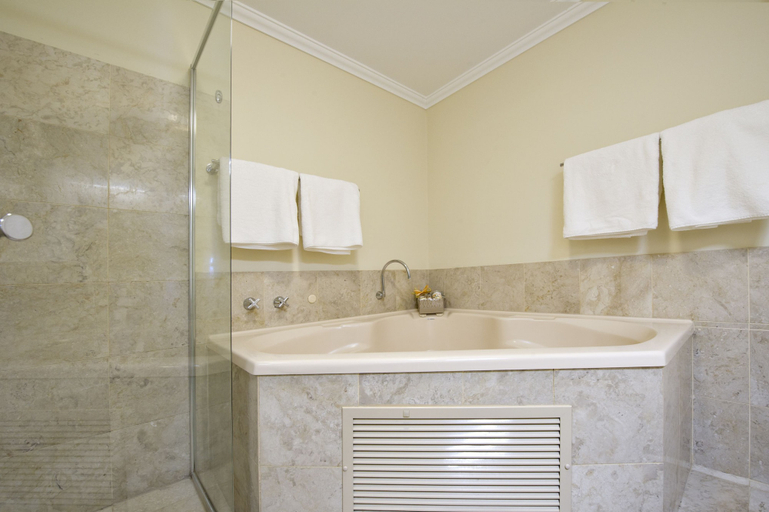 Bathroom 5, Abbey Beach Resort, Busselton