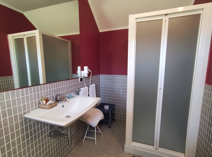 Bathroom 4, La Rosa sul Mare, Syracuse