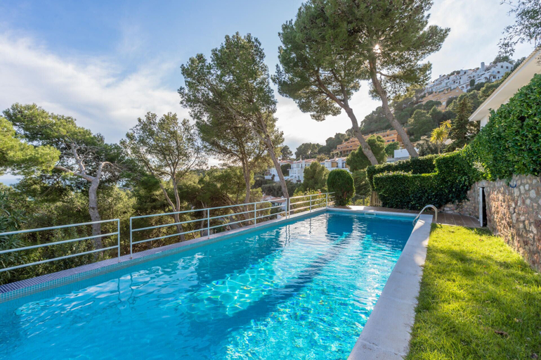 Sport & Beauty 5, St-23 Begur SA Tuna 5pax, Girona