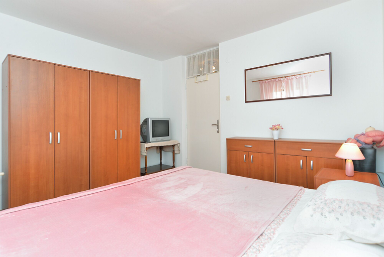 Bedroom 2, Apartment 1987, Pula