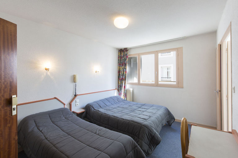 Bedroom 2, Hôtel Concorde, Hautes-Pyrénées