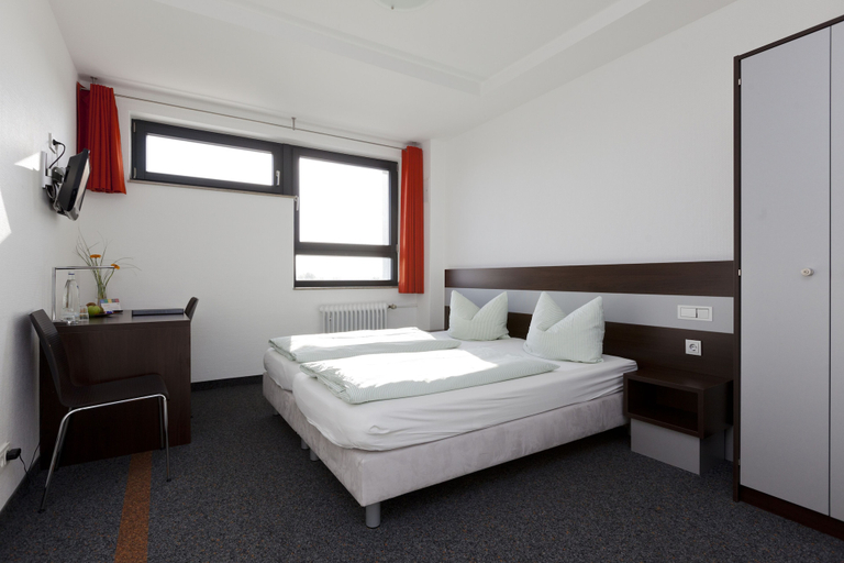 Bedroom 4, DJH City-Hostel Köln-Riehl, Köln