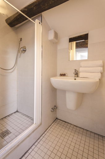 Bathroom sink, Appartamento del Nettuno, Bologna