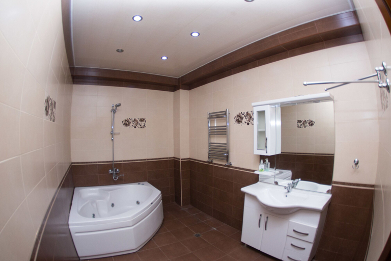 Bathroom 4, Bakuvi Tourist Apartment B095, Baku
