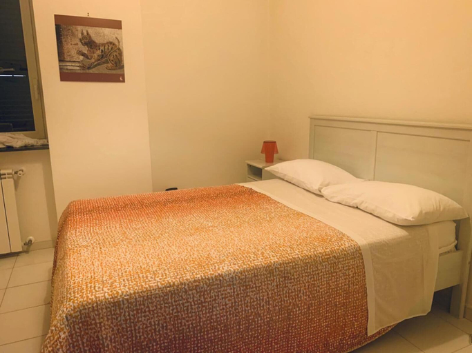Bedroom 4, Miss Emily Vesuvio B&B, Napoli