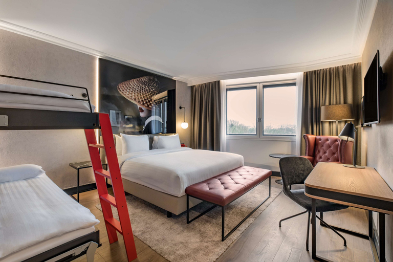 Bedroom 4, Radisson RED Hotel London Heathrow, London