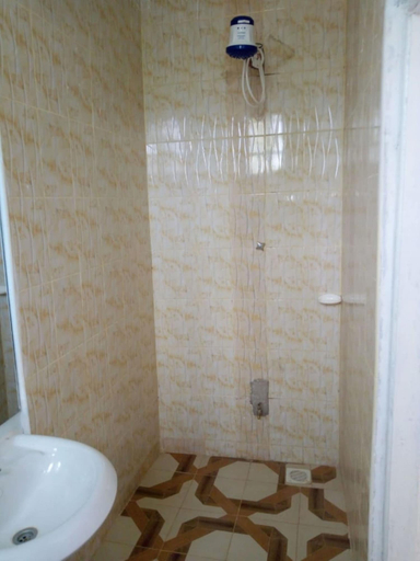 Bathroom 3, Lefins Lounge, Kasipul