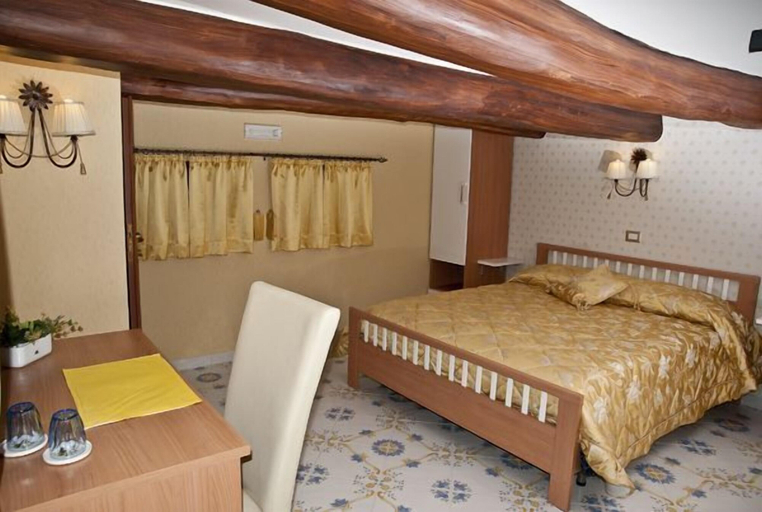 Bedroom 5, Olimpo degli Dei, Napoli