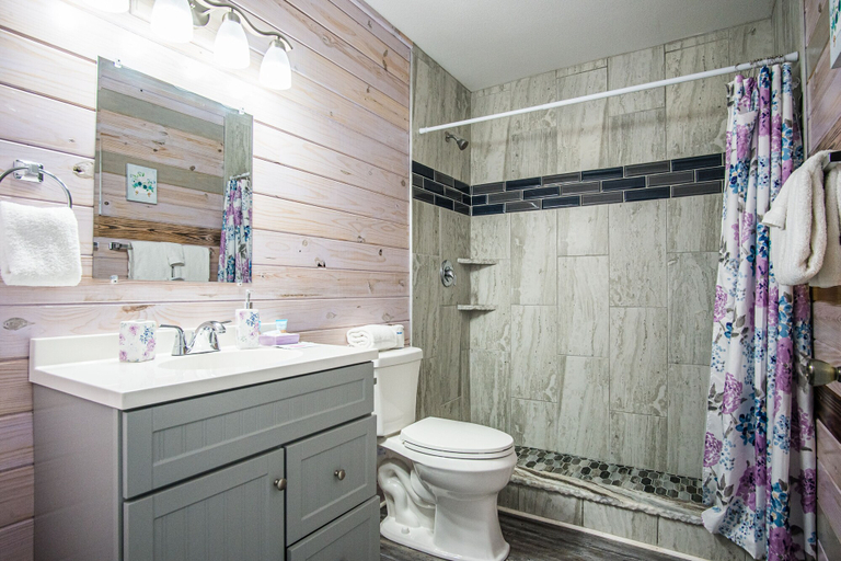 Bathroom, Anchor Court Cottage #9, Nueces
