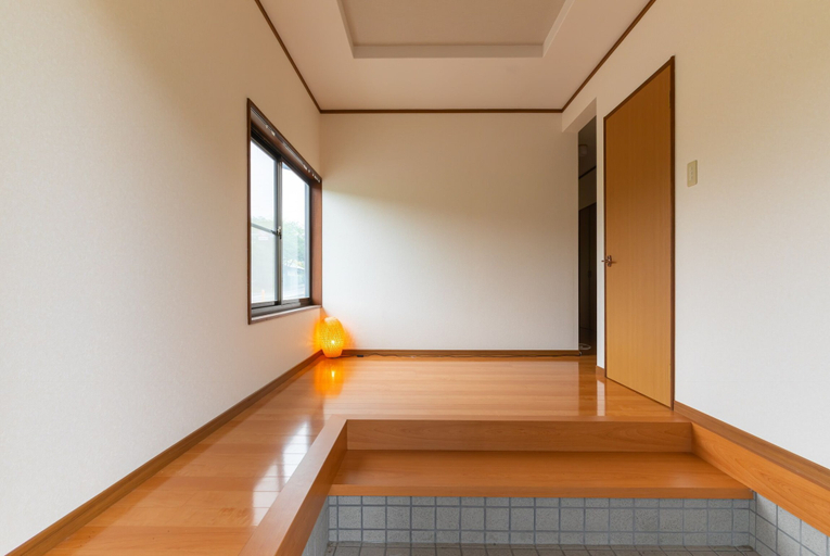 Others 4, Sasayakanaouchi Takamatsu Kushima, Kushima
