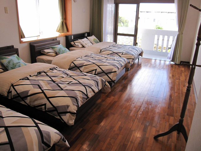 Bedroom 2, Hibisu yabu, Nago
