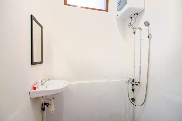 Bathroom 3, Super OYO 1788 House 24, Yogyakarta