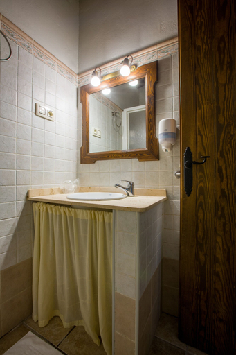 Bathroom 5, Hostal Valle del Sol Confort Rooms, Málaga