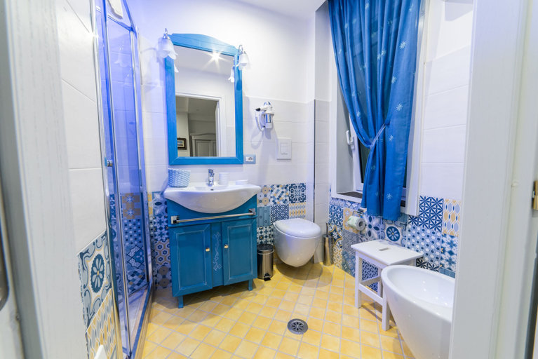 Bathroom 5, Le Berceau Di Salvatore De Tommaso, Napoli