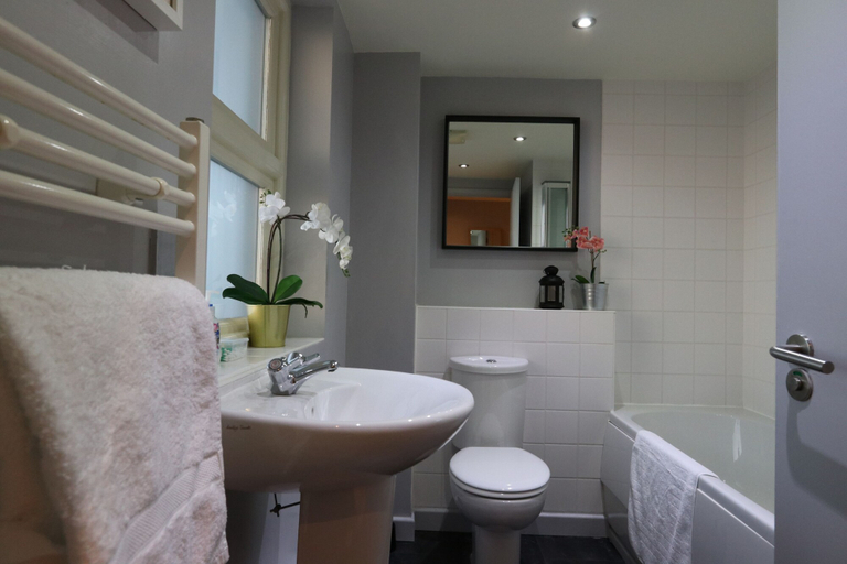 Bathroom, 4B Loft Penthouse Industrial City views, Coventry