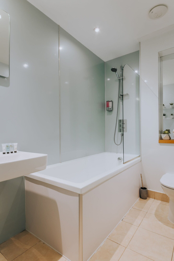 Bathroom 3, The Penthouse, Cornwall