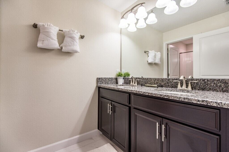 Bathroom 3, 4 Bedroom 3 Bathroom Townhome w Pool, Osceola