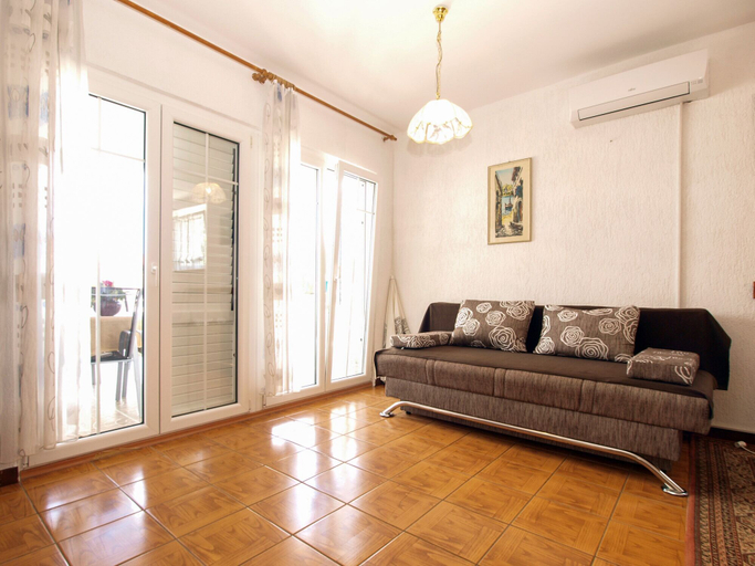 Others 5, Apartment 692, Premantura