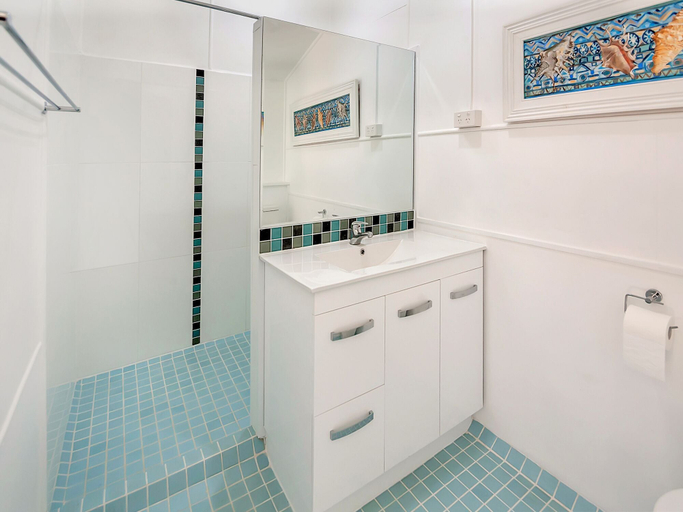 Bathroom, A Touch of the Bahamas on McKenzie MK3, Cairns