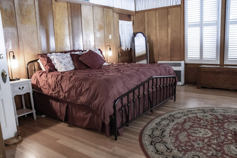 Bedroom 3, McCloud River B&B, Siskiyou