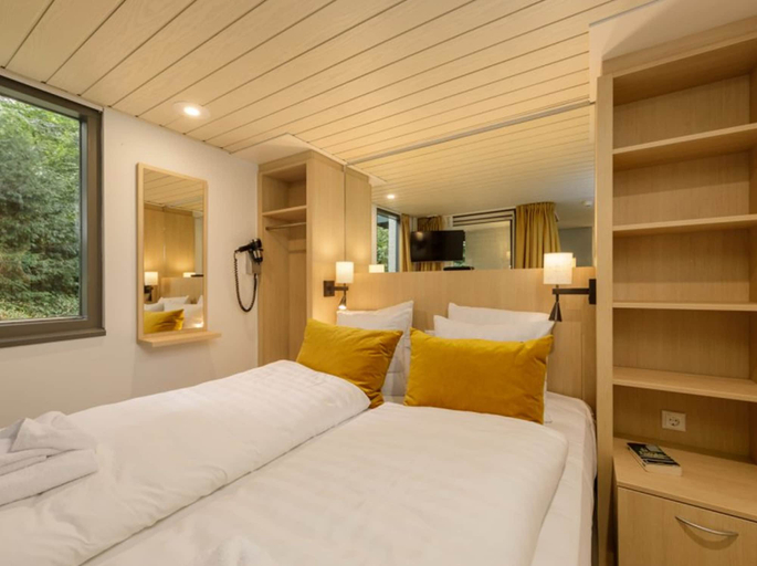 Bedroom 3, Hotel De Eemhof by Center Parcs, Zeewolde