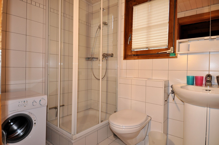 Bathroom 3, Brigerblick OG, Raron