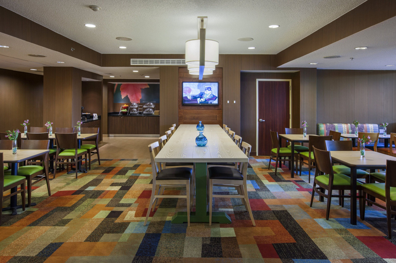 Food & Drinks 5, Fairfield Inn by Marriott East Rutherford Meadowlands, Bergen