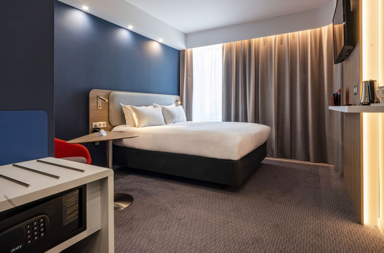 Bedroom 5, Holiday Inn Express NICE - GRAND ARENAS by IHG, Alpes-Maritimes