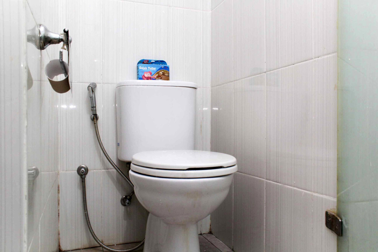 Bathroom, Simply and Comfort Living Studio at Tamansari Semanggi Apartment, South Jakarta