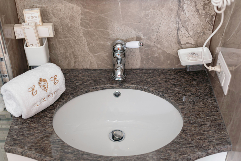 Bathroom 3, Eler Hotel, Tiranës
