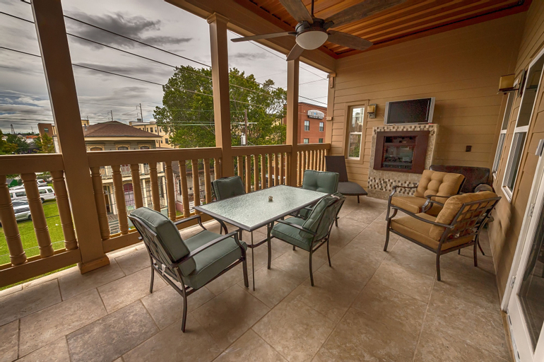 Spacious Condos in Downtown NOLA, Orleans