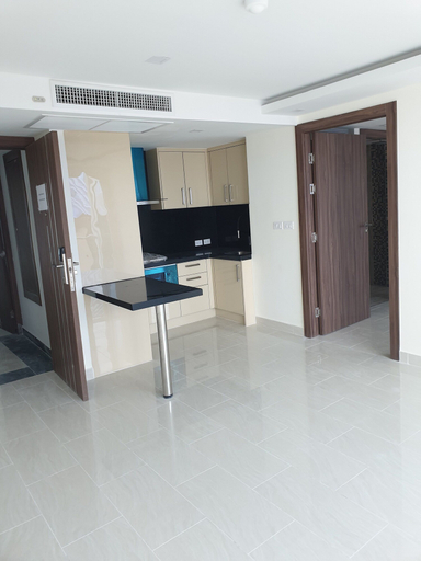 Others 5, Grand Avenue by Moshe, Pattaya