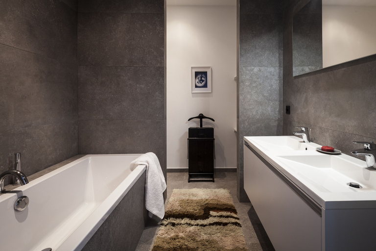 Bathroom, Unit 1 - Stylish Smart Home with Private Parking, Bruxelles