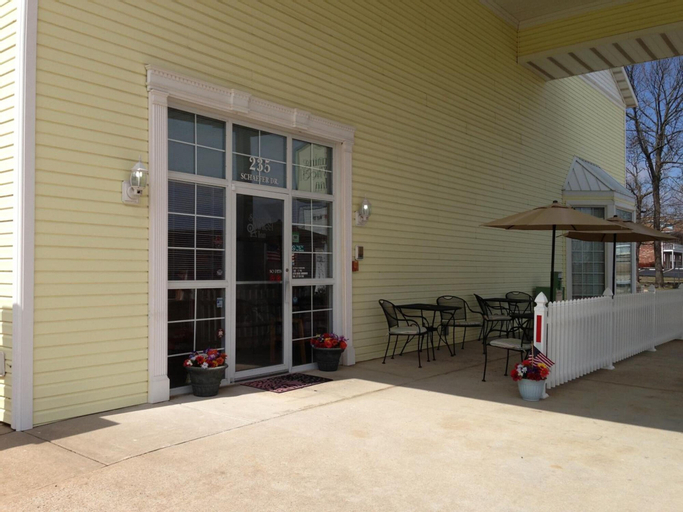 Exterior & Views 25