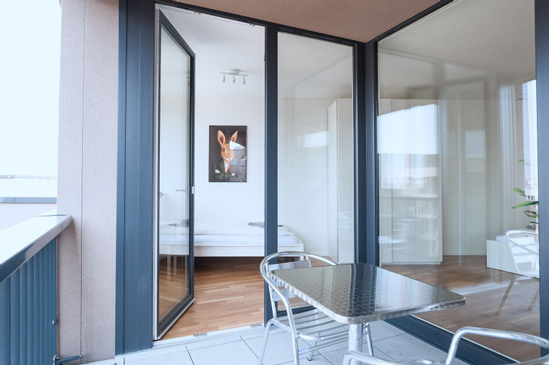 Exterior & Views 18