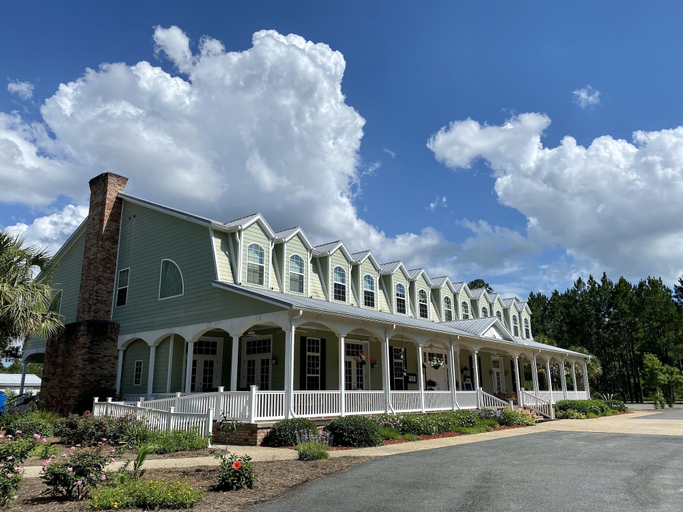 Exterior & Views