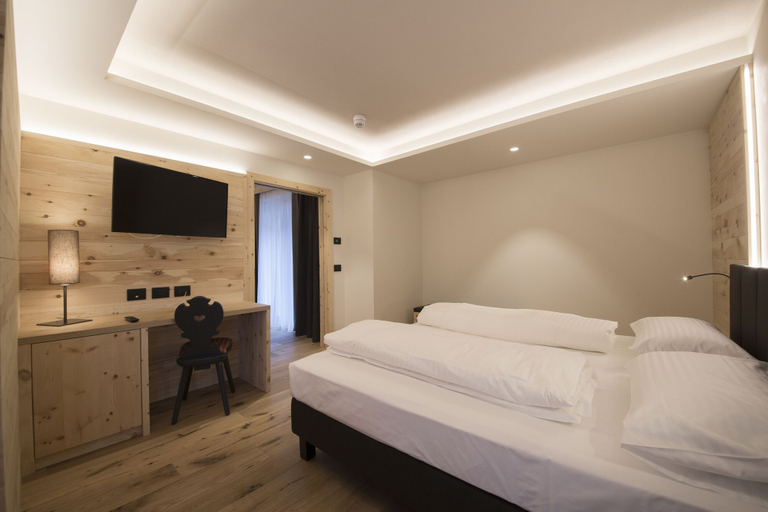 Bedroom 3, Monroc Hotel, Trento