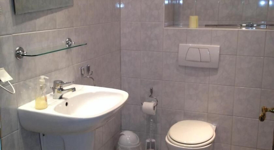 Bathroom 4, City Hotel-Garni, Region Hannover