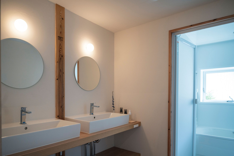 Bathroom 3, ume yamazoe, Yamazoe