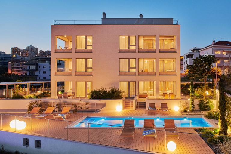 Exterior & Views
