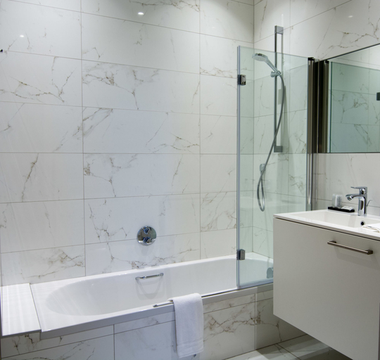 Bathroom 5, Hotel Acropolis, West-Vlaanderen