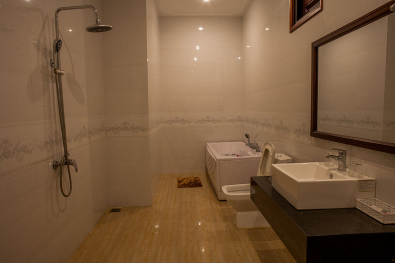 Bathroom 3, Trieu Khang Hotel, Cam Ranh