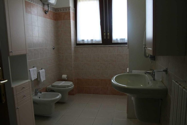 Bathroom 5, NAZARETH RESIDENCE, Viterbo