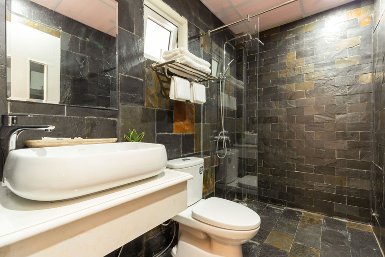 Bathroom 3, Ninh Binh Sona Resort, Ninh Bình